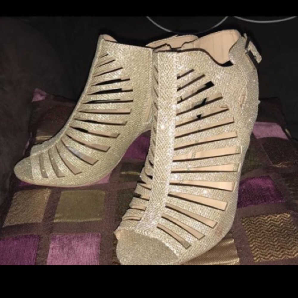 Heels - Picture 3 of 4